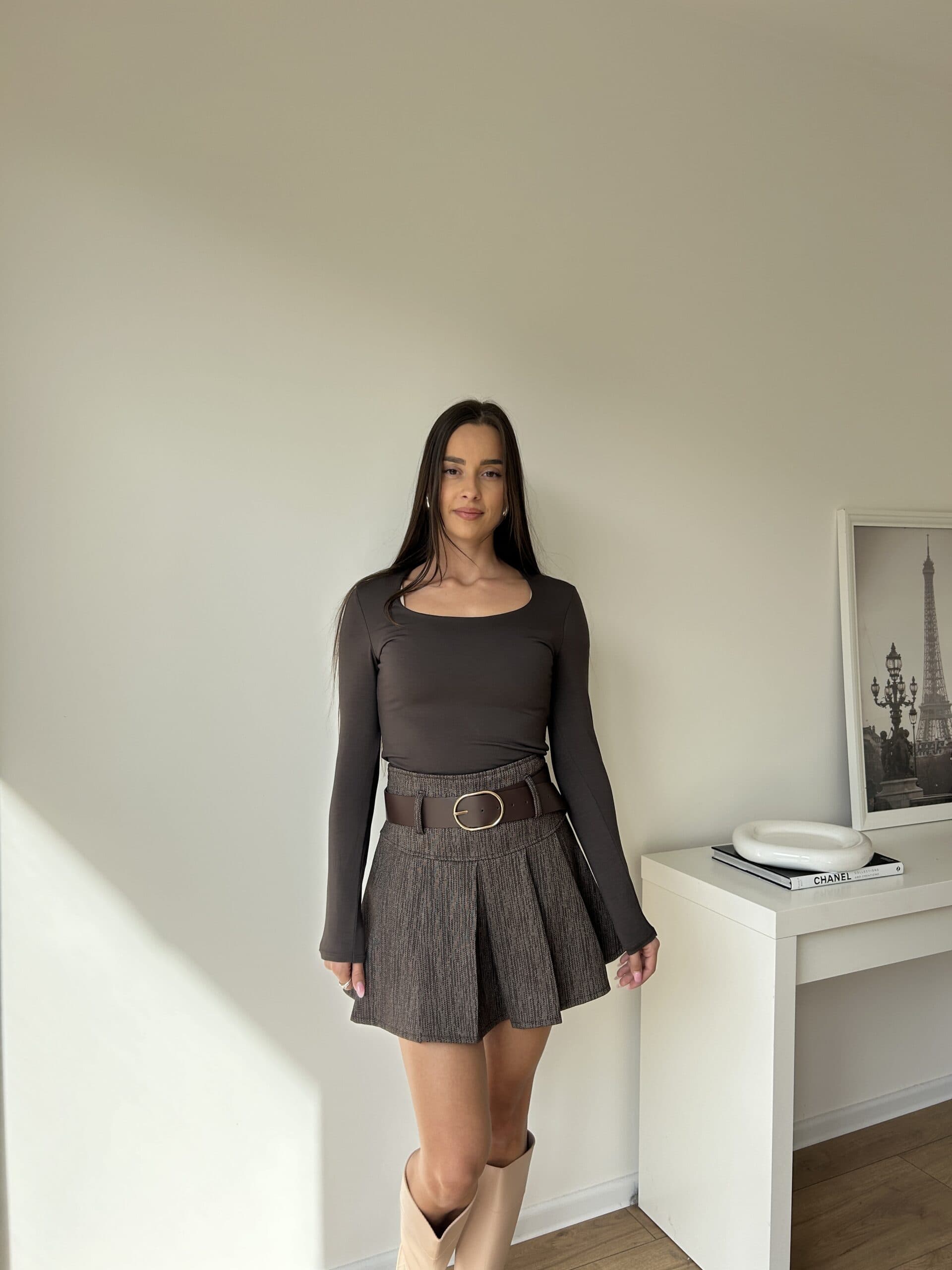 IMG_7535 LÁTKOVÝ HNEDÝ SKORT S OPASKOM DOMMY – Obrázok 1